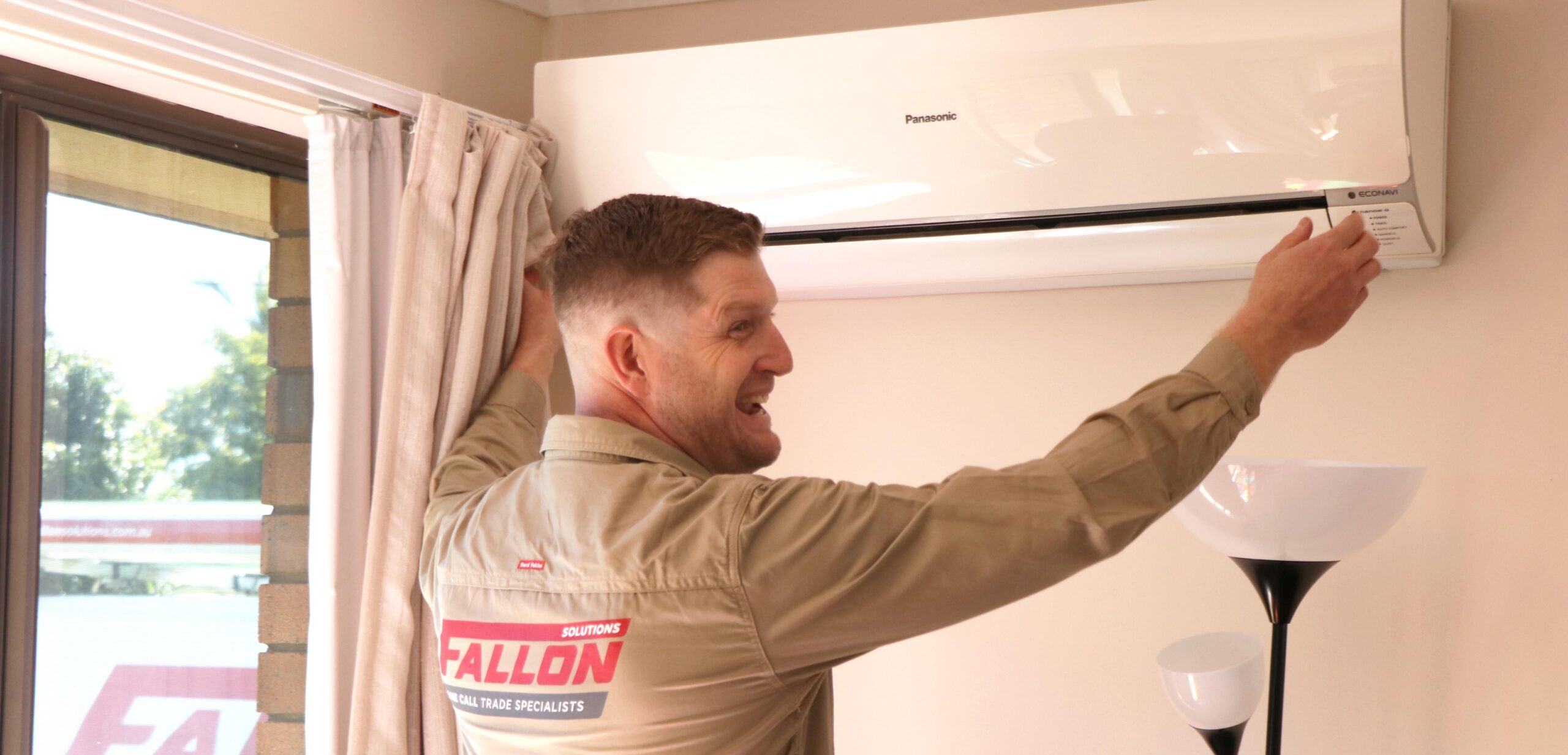 Air conditioner trades servicing in South East Queensland