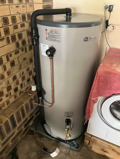 new Rheem Stellar 250L electric hot water system installed at a property in Helensvale