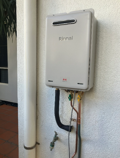 new rinnai b16 continuous flow gas hot water system installed at a property in Broadbeach